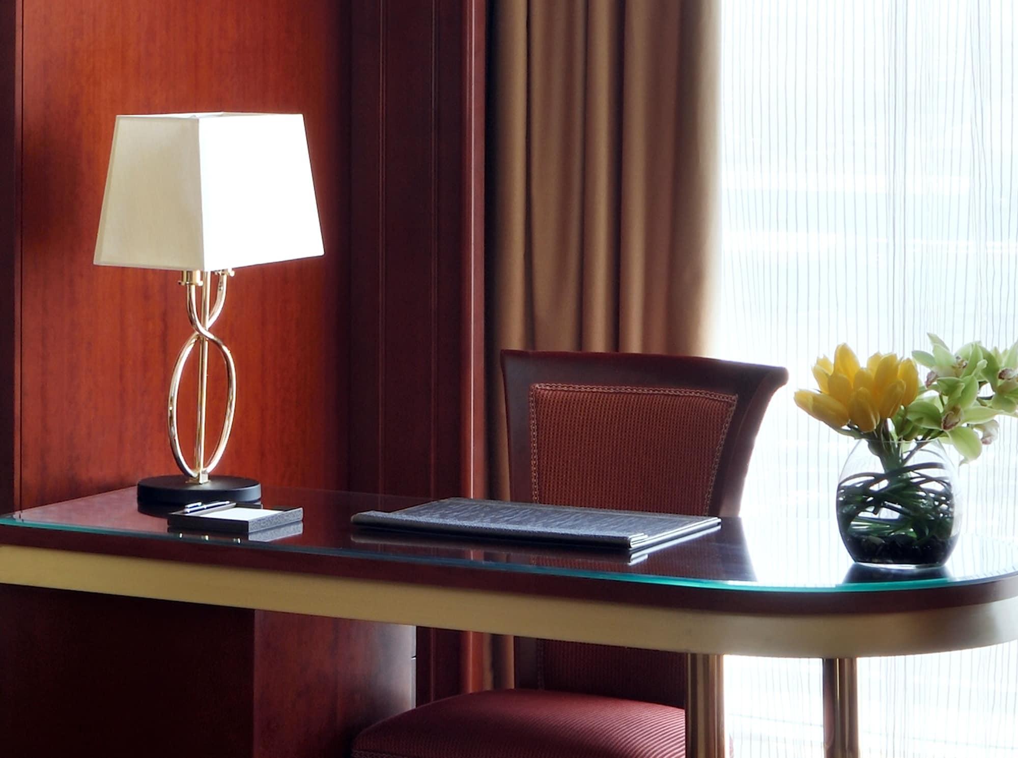 Moevenpick Hotel City Star Jeddah Jidá Exterior foto A table lamp