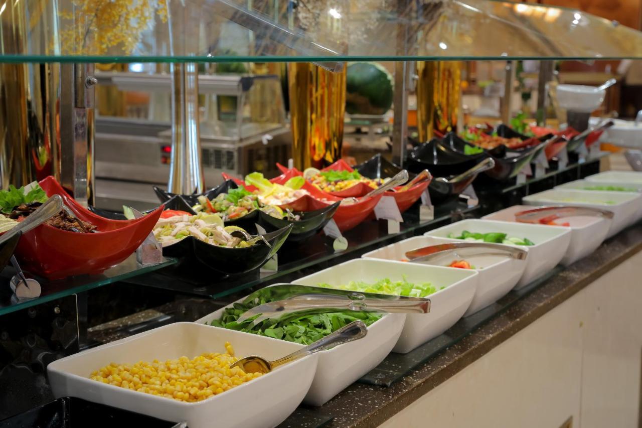 Moevenpick Hotel City Star Jeddah Jidá Exterior foto A salad bar