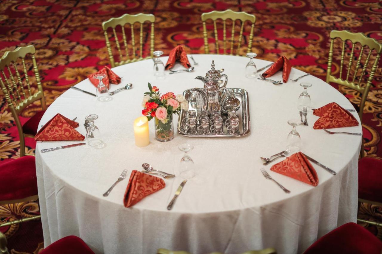 Moevenpick Hotel City Star Jeddah Jidá Exterior foto A table set for afternoon tea