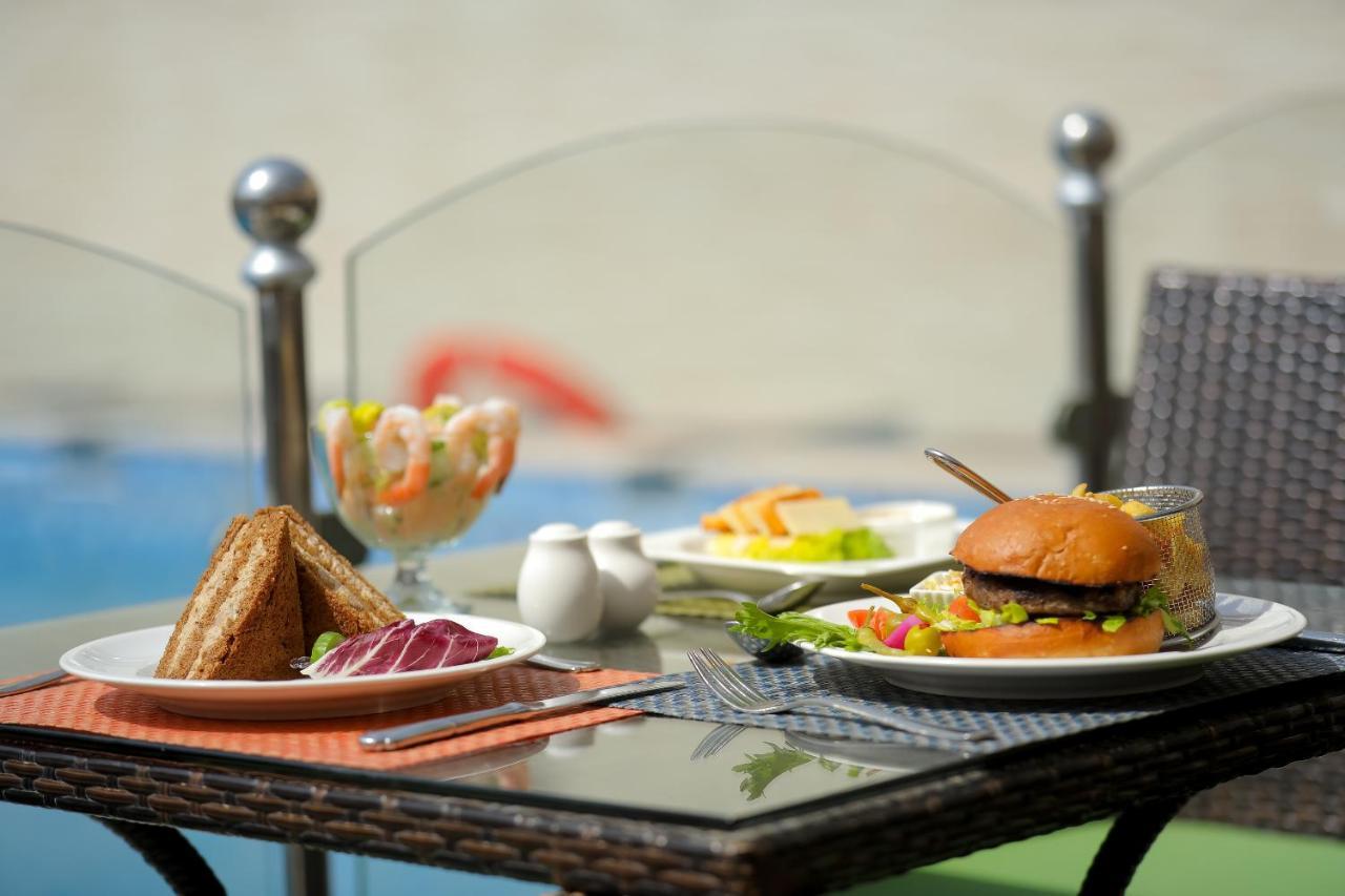 Moevenpick Hotel City Star Jeddah Jidá Exterior foto A typical lunch at the hotel