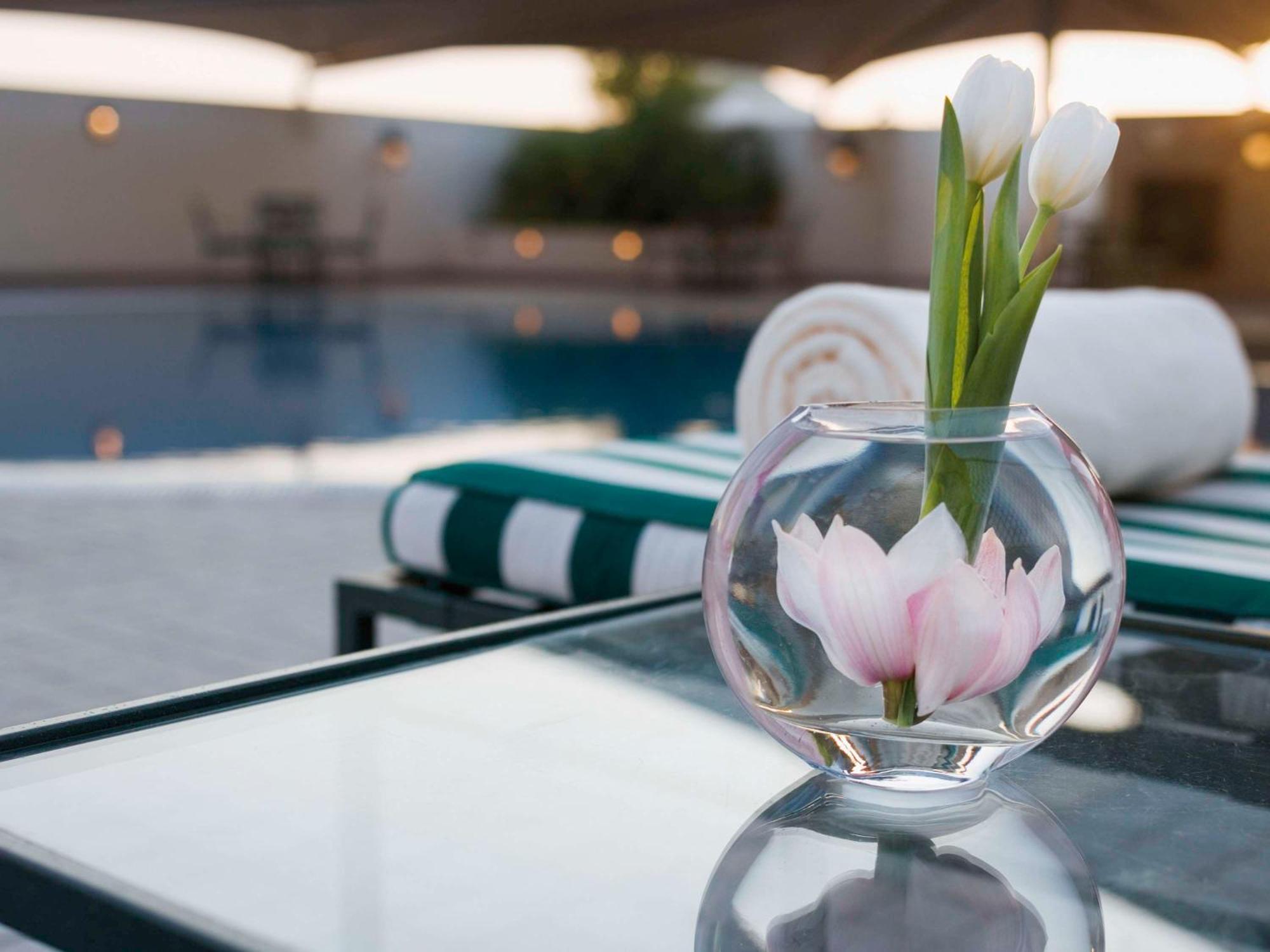 Moevenpick Hotel City Star Jeddah Jidá Exterior foto The pool at the hotel