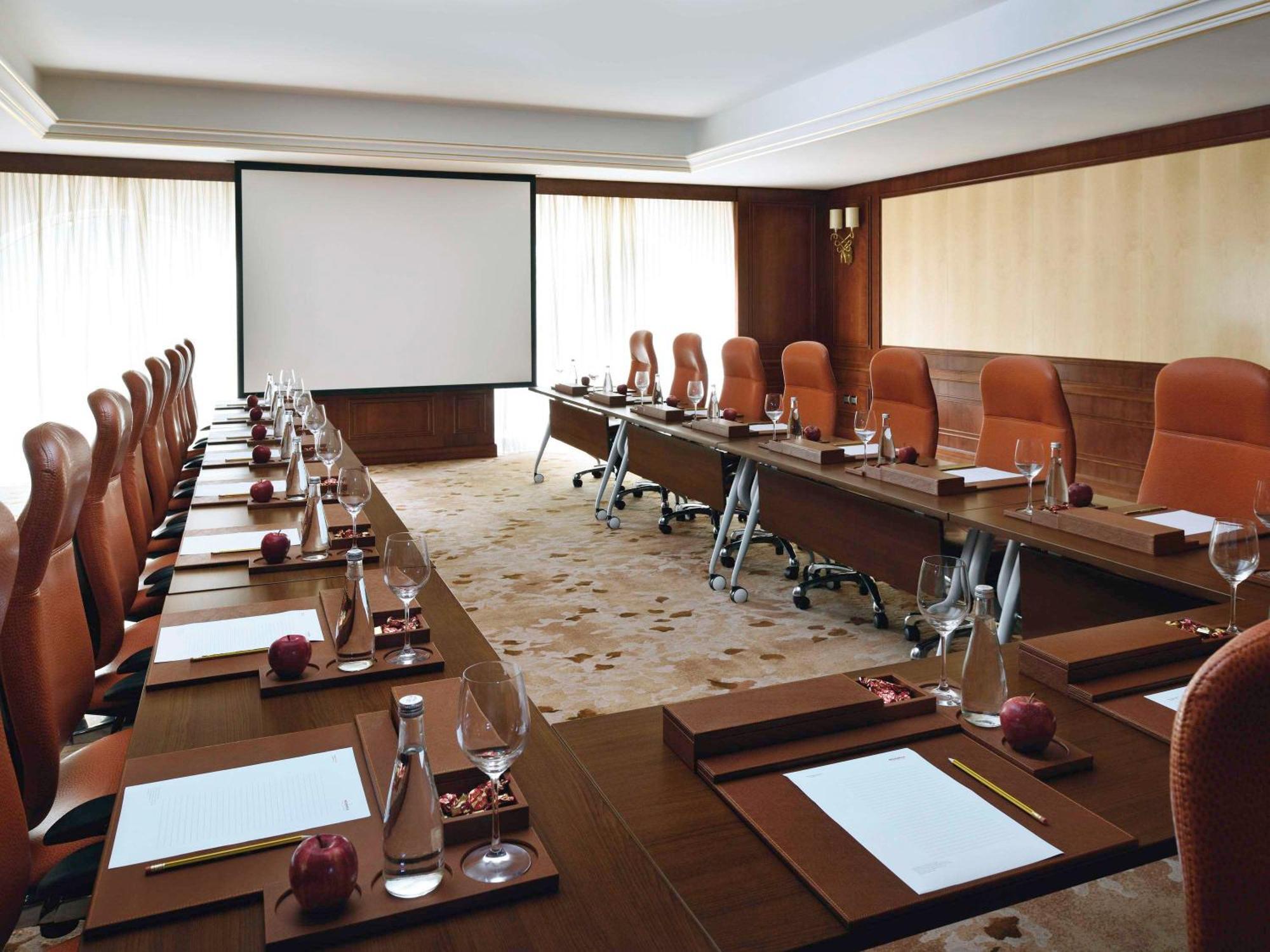 Moevenpick Hotel City Star Jeddah Jidá Exterior foto A meeting room